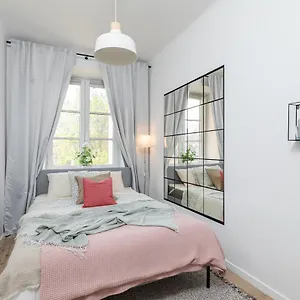 https://piwna-old-town-quiet-apartment-wi-fi-netflix.warsawhotelspoland.com